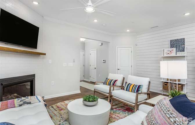 Alcove Rooms's room
