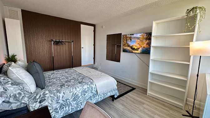 Alona's room