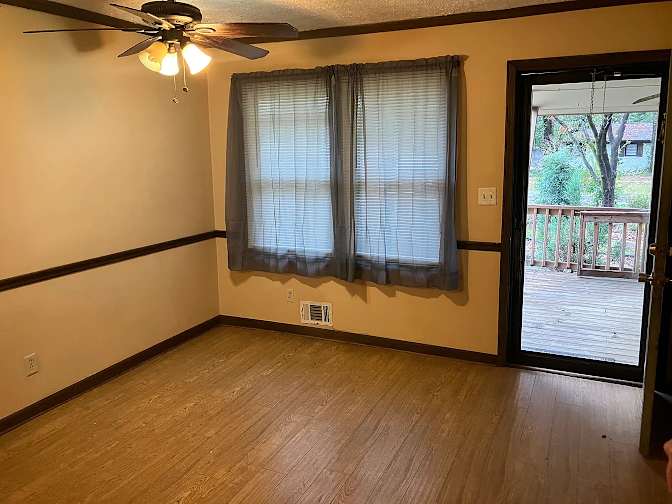 Alcove Rooms's room