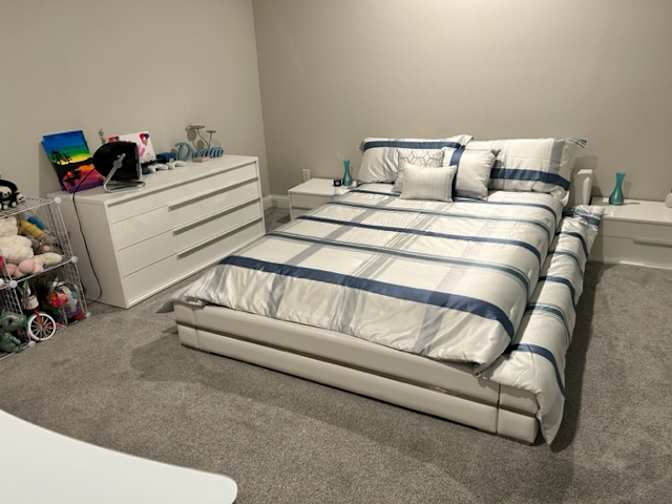 Noshad's room