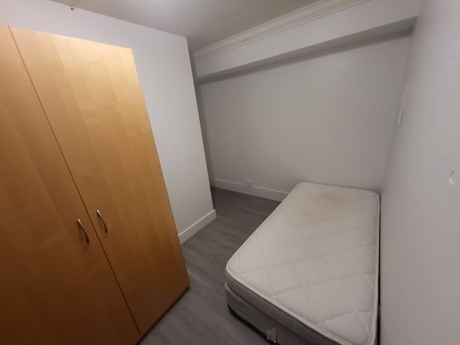 YINGJIAN SONG's room
