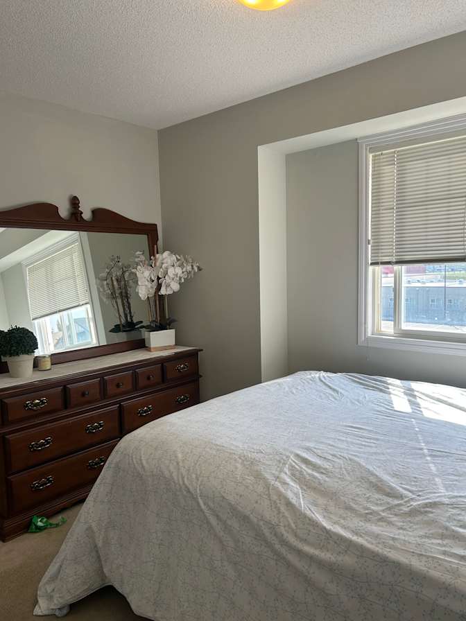 Laura KESSLER's room