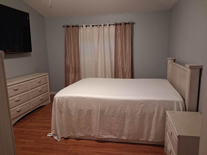 Viviene's room