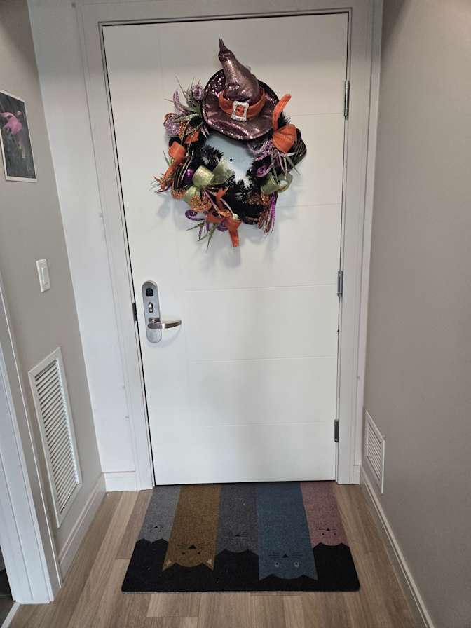 Deandra Dennis's room