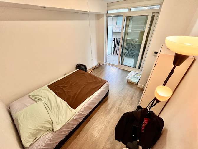 Andrés's room
