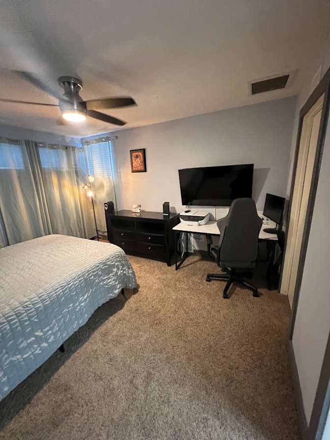 JOSEPH PIZZI's room