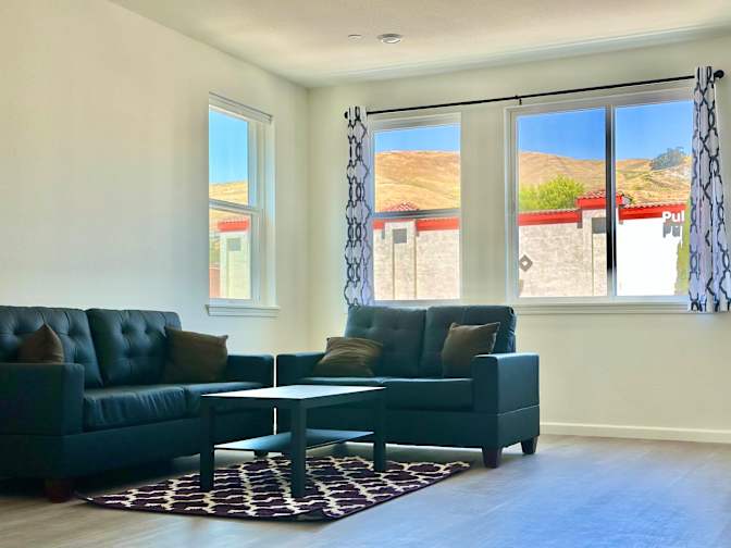 Golden Gate Rentals's room