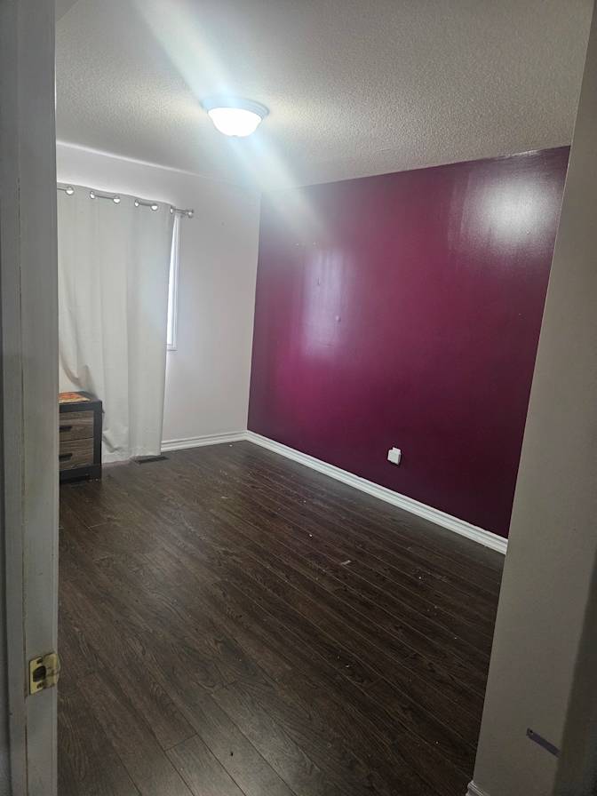 Leneen Mercury's room