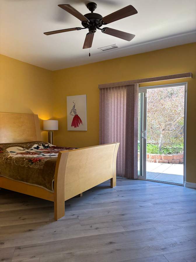 Beni's room
