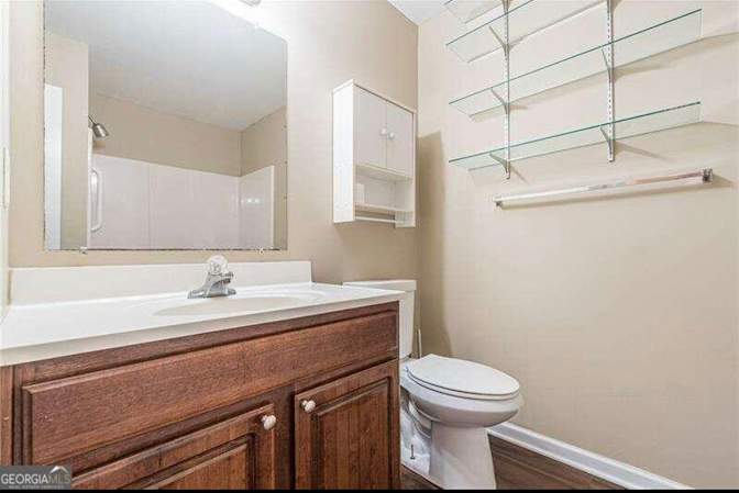 Alcove Rooms's room