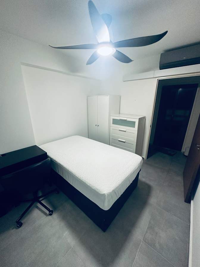 Dee's room
