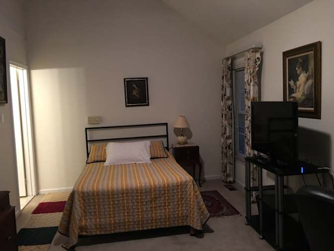 Nice Furnished Room by Strathmore's room
