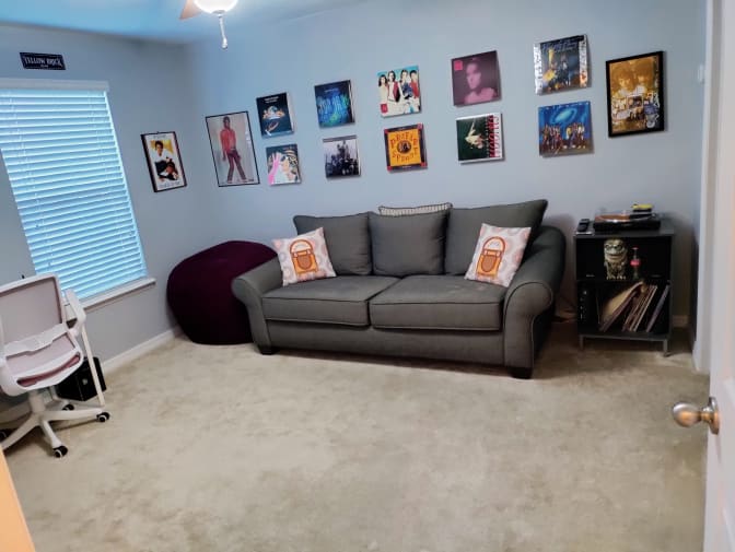 Dennis Room's room