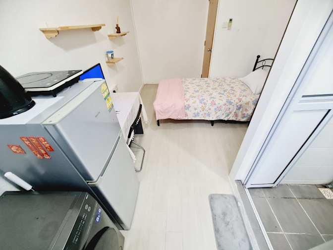 Roomy's room