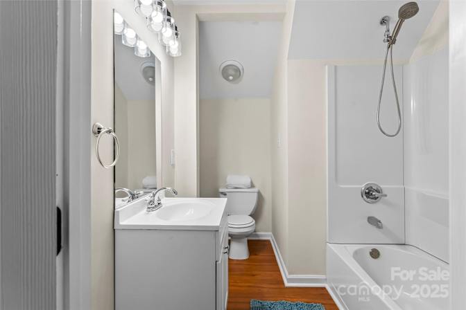 Alcove Rooms's room