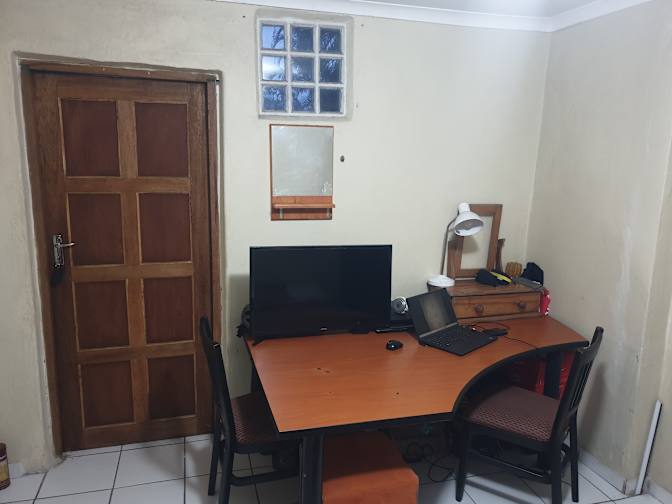 Lee's room