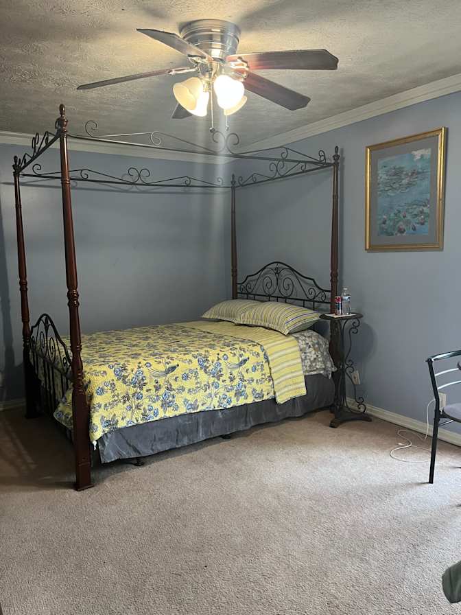 Topaz's room