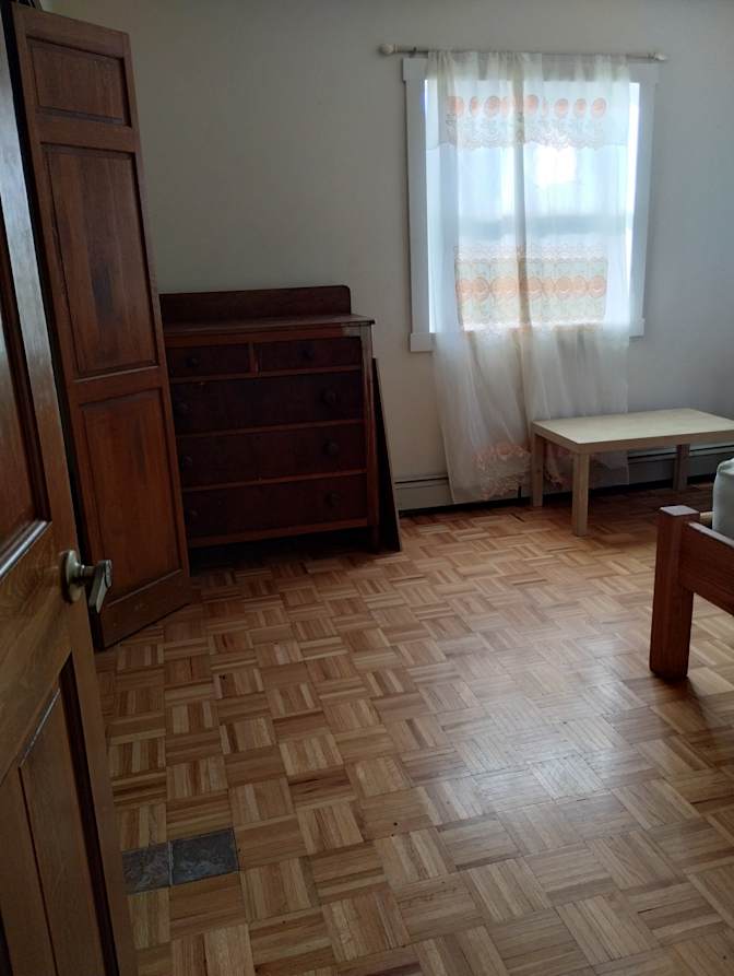 Lamec Mos's room