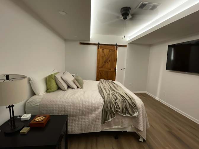 Alcove Rooms's room