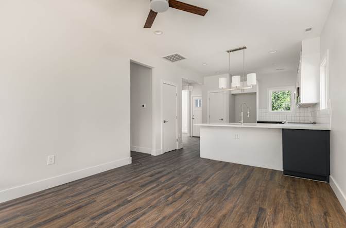 Alcove Rooms's room