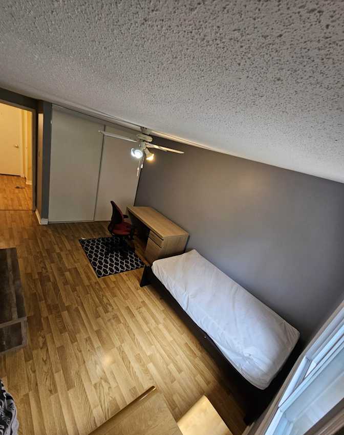 MARTIN LANDRIAULT's room