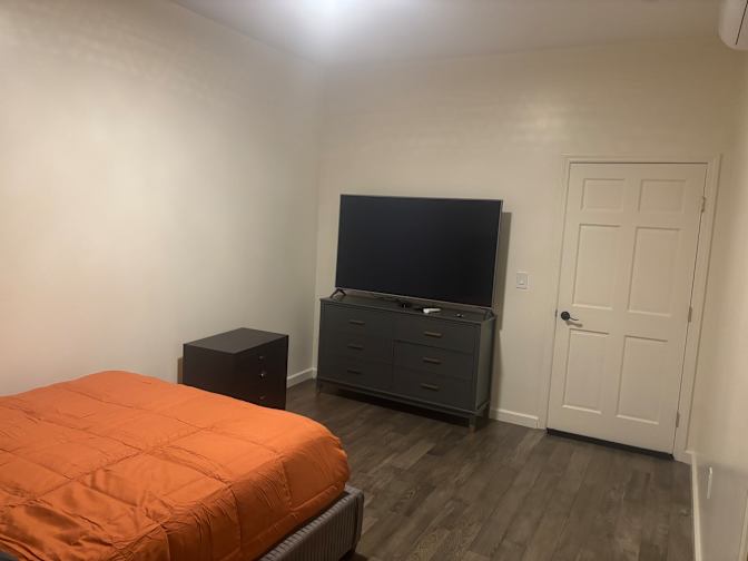 BROOKLYN APARTMENT SHARE LONG OR SHORT TERM's room