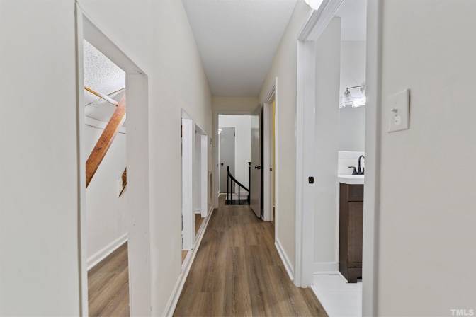 Alcove Rooms's room