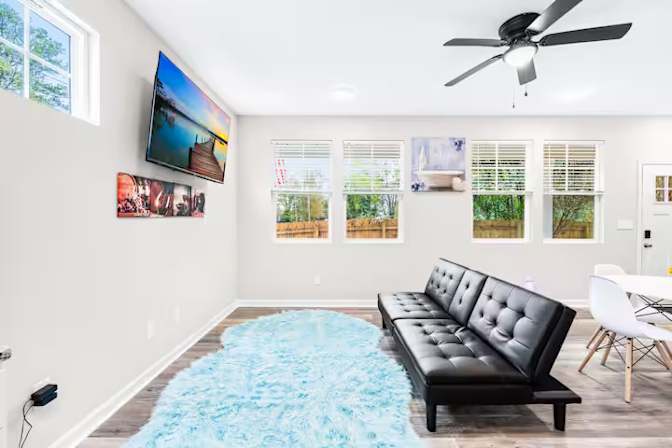 Alcove Rooms's room