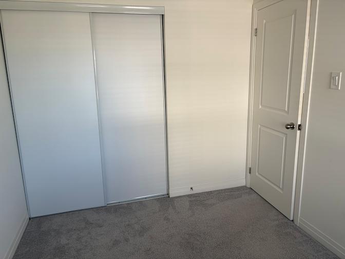 Leslie's room