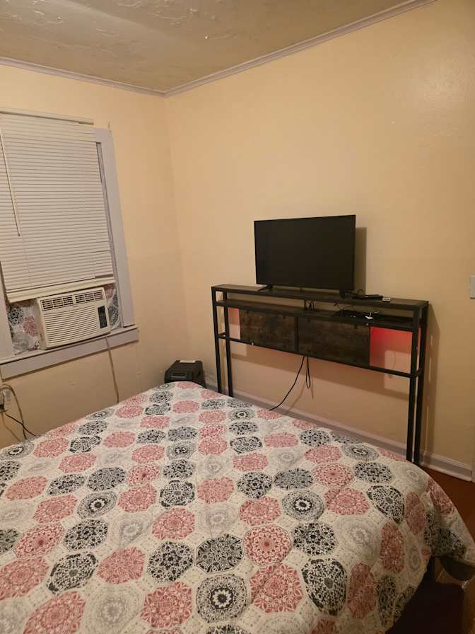 GREGORY SMITH's room