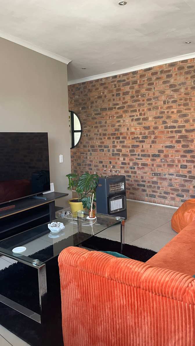 Azola's room