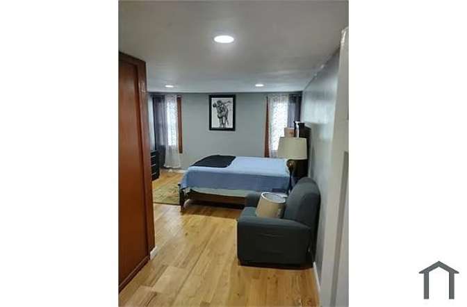 Alcove Rooms's room
