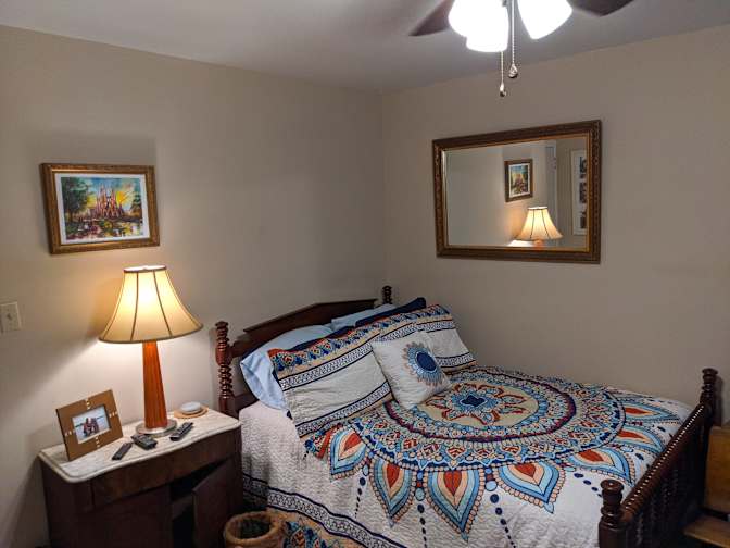 J Mo's room
