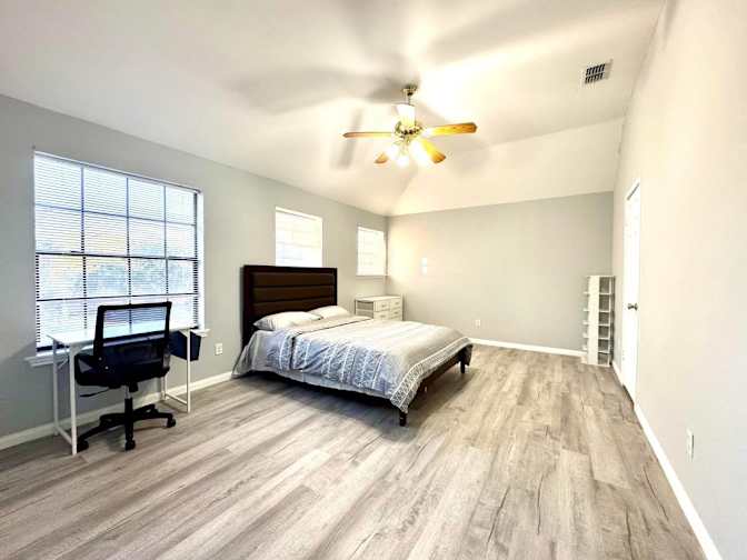 Wilson Realty & Investment Group's room
