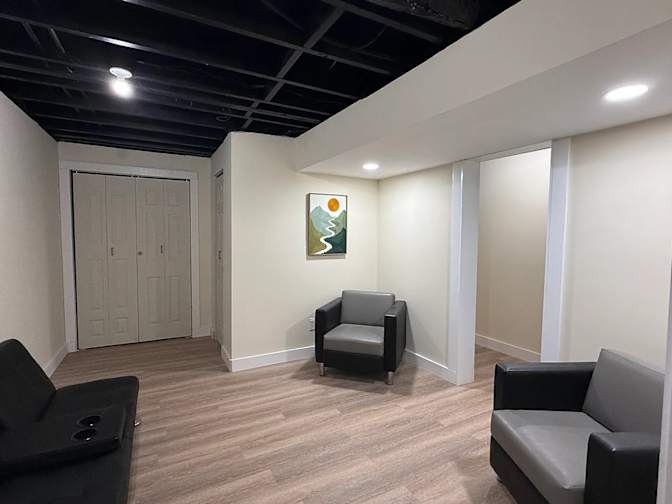 Alcove Rooms's room