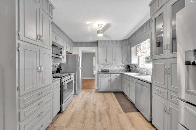 lifedoorrentals's room