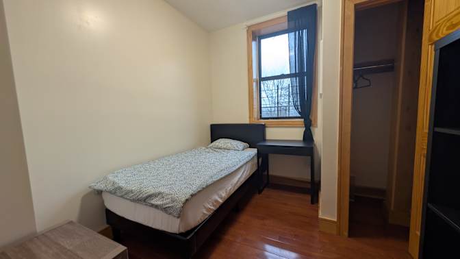 Dujan's room