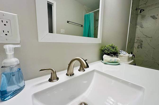 Alcove Rooms's room
