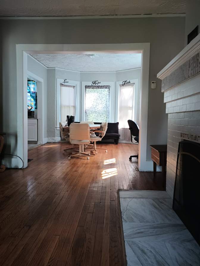 Alfred  Jones's room