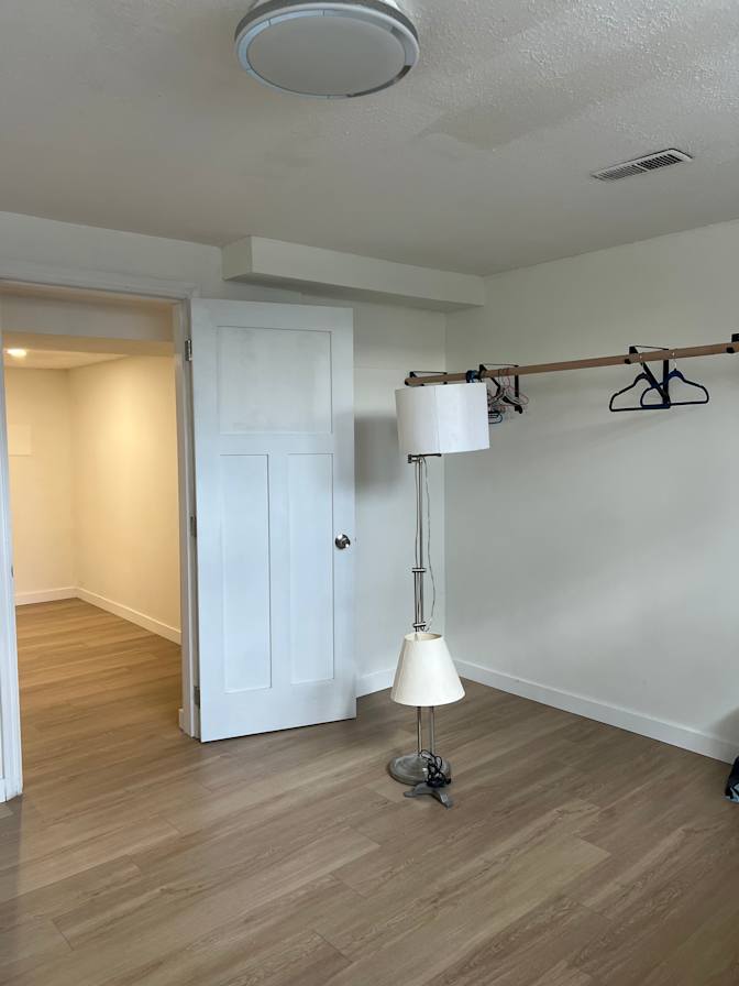 Adrian Pettyfer's room