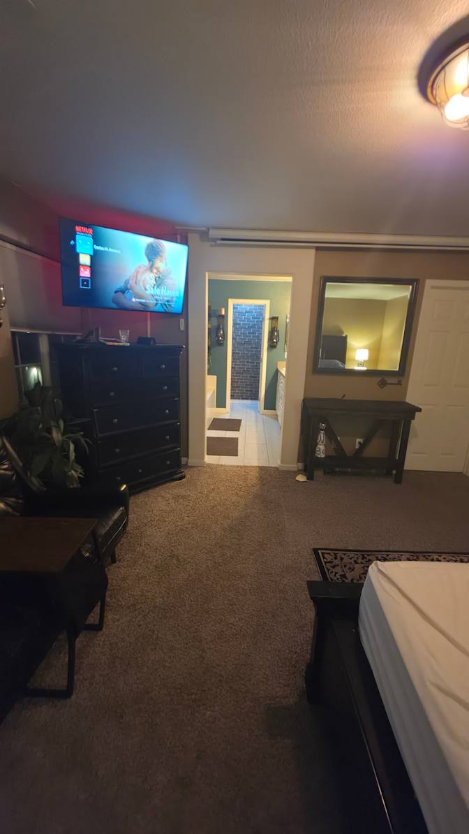 Carlos's room