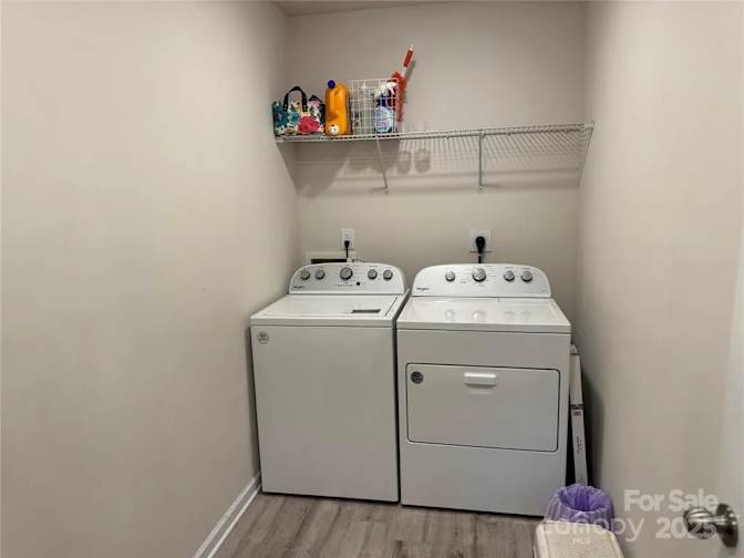 Alcove Rooms's room
