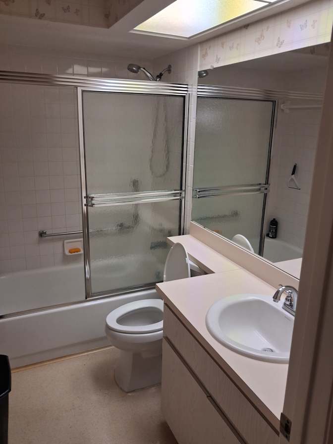 Thomas's room
