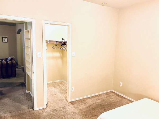Room For Rent's room
