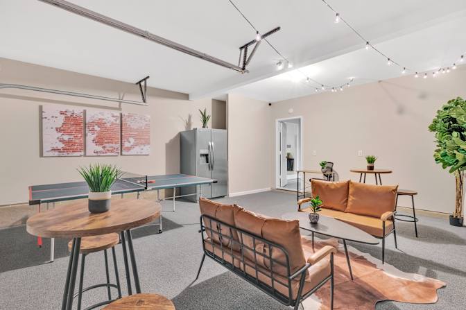 lifedoorrentals's room