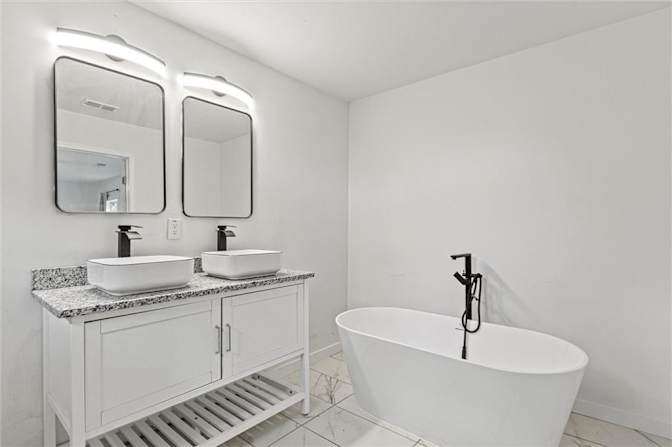 Alcove Rooms's room