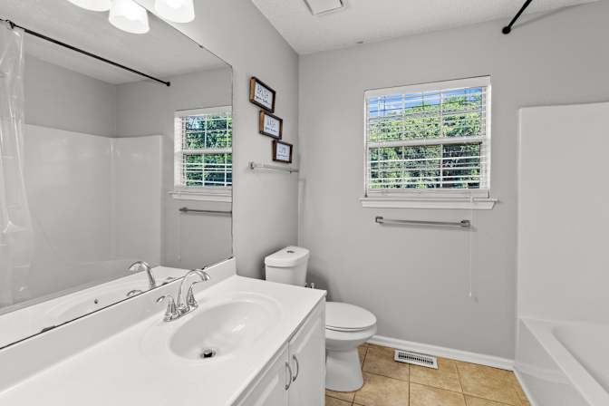 lifedoorrentals's room