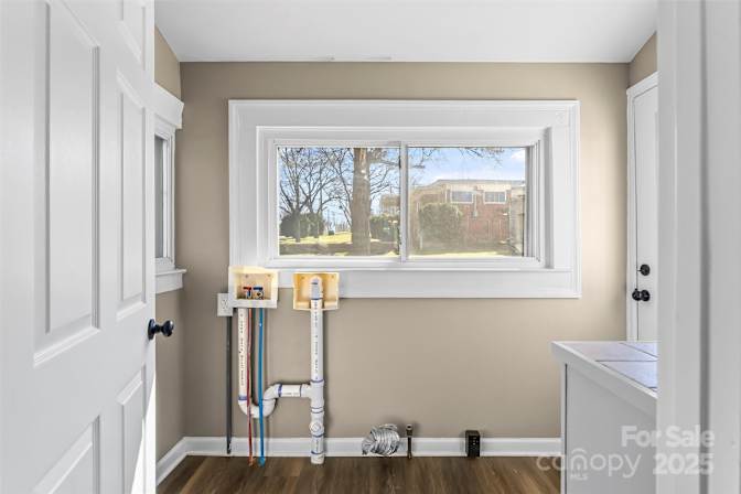 Alcove Rooms's room
