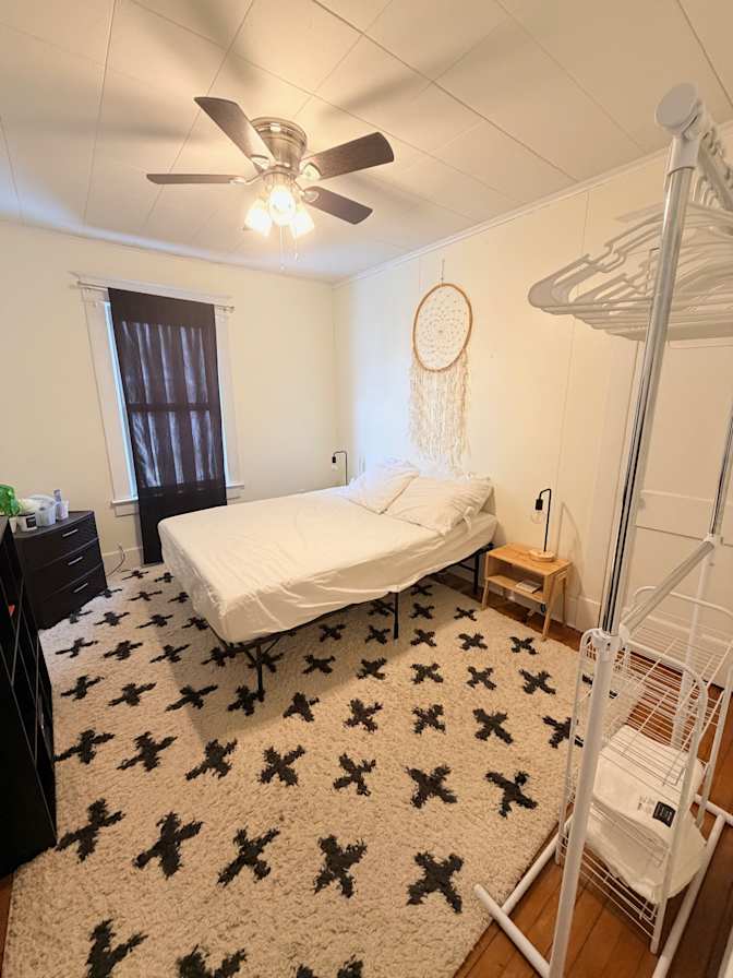 Lotus Consulting and Management LLC's room