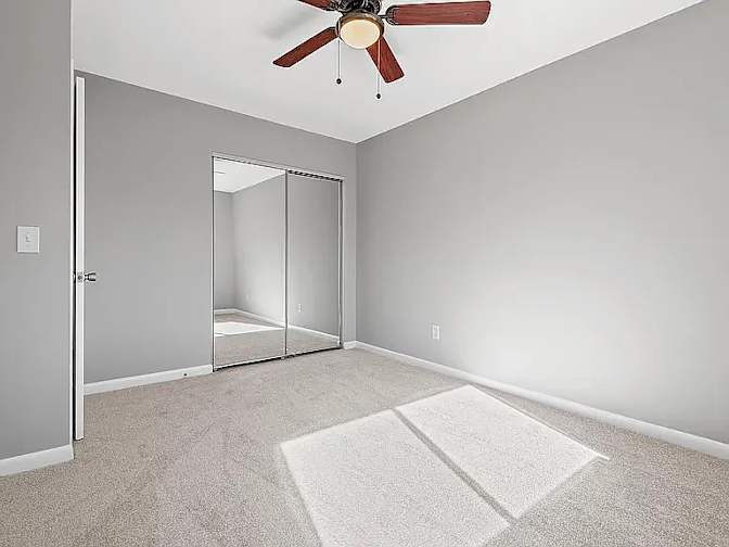Alcove Rooms's room